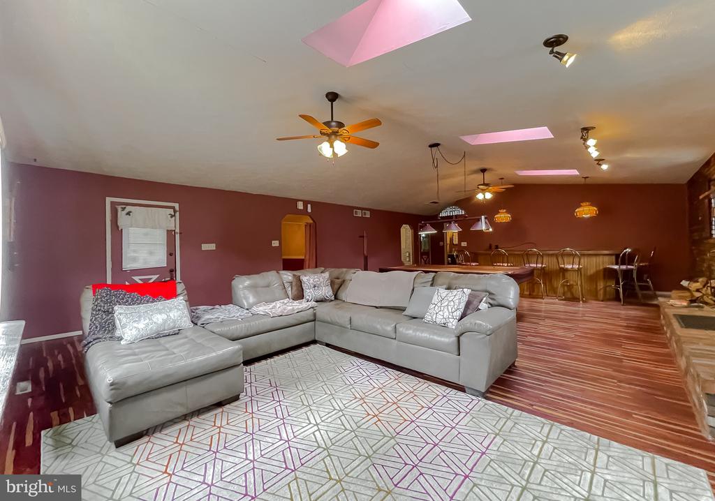 21338 LYNN DRIVE