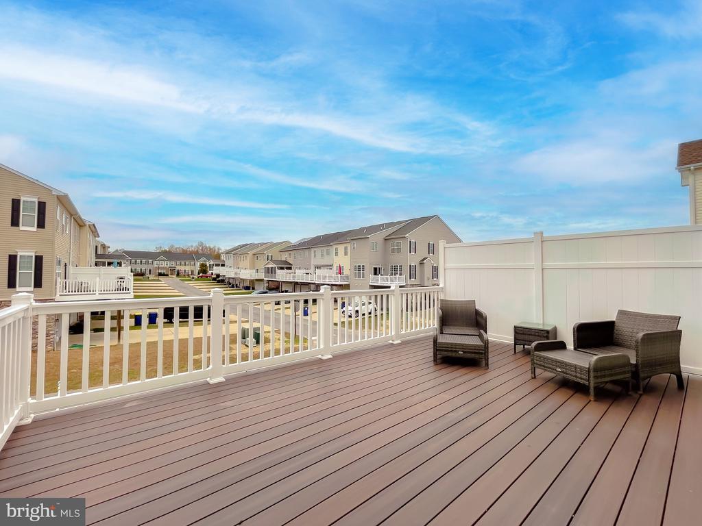 23255 LINDSAY DRIVE