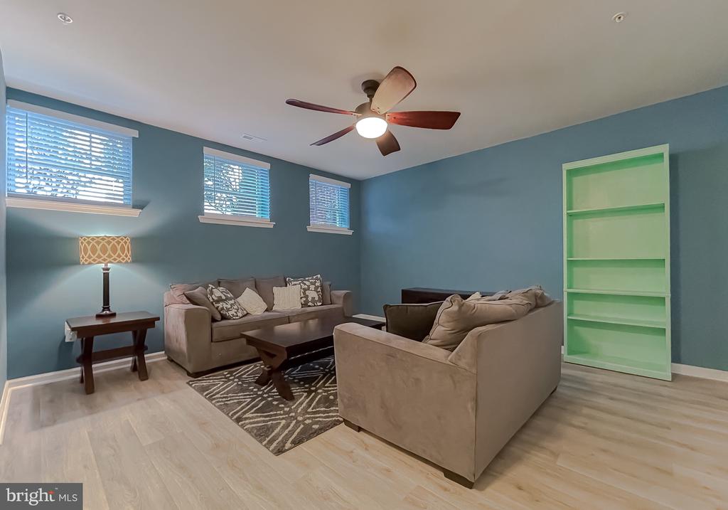 23255 LINDSAY DRIVE