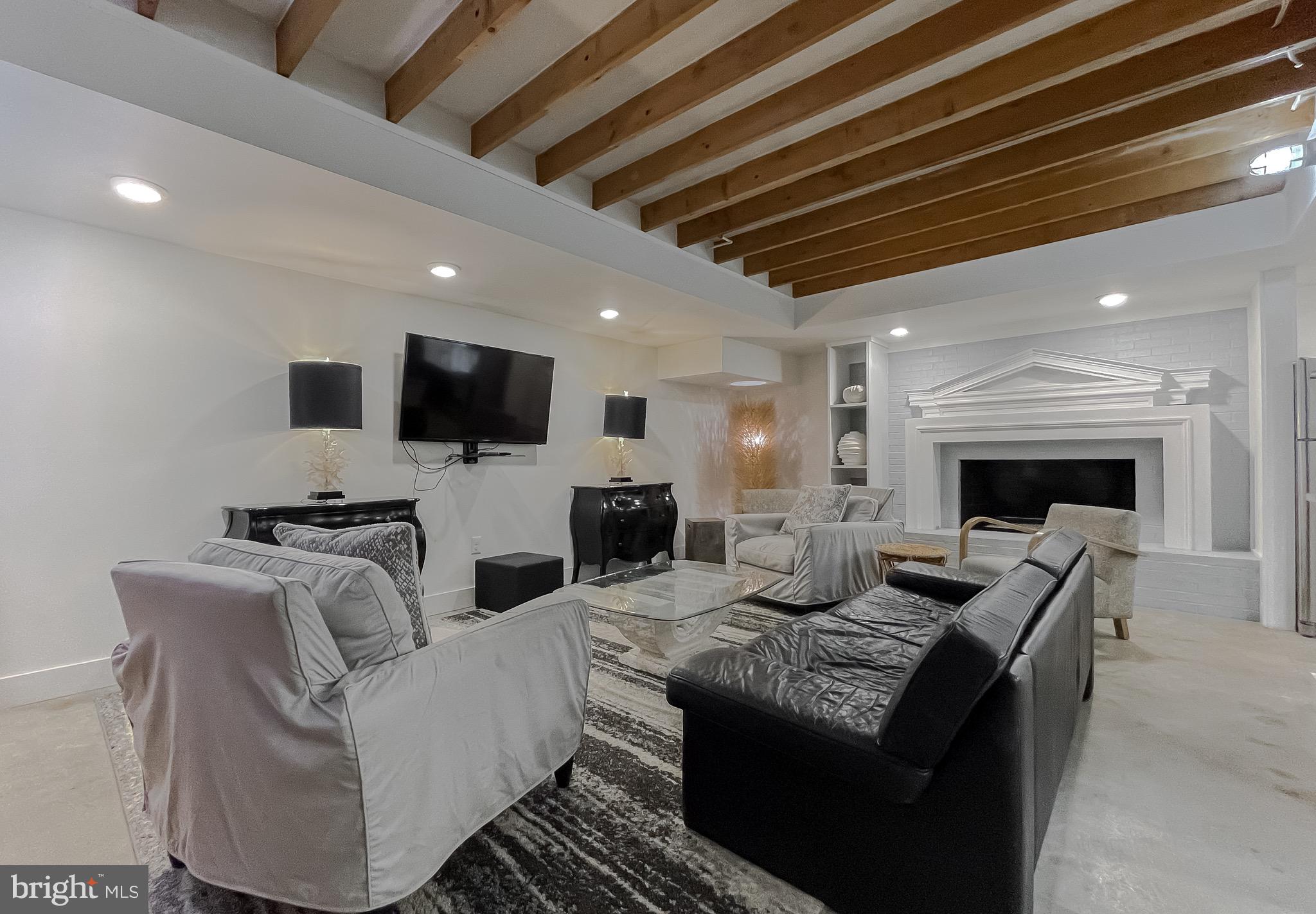 15246 LAKE DRIVE
