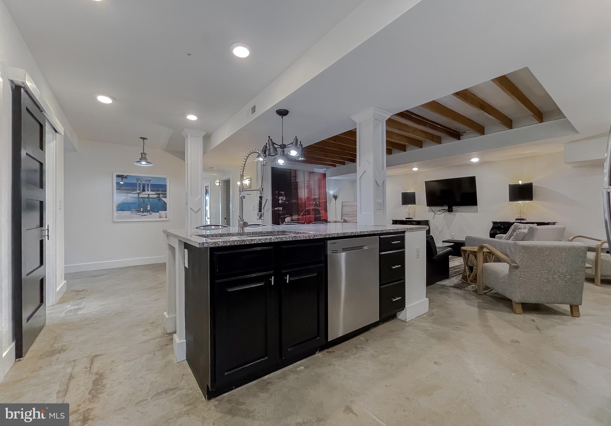 15246 LAKE DRIVE