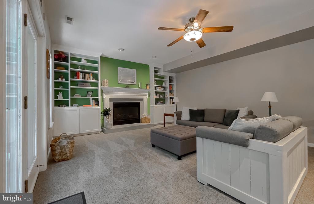 44021 SILVERWOOD LANE