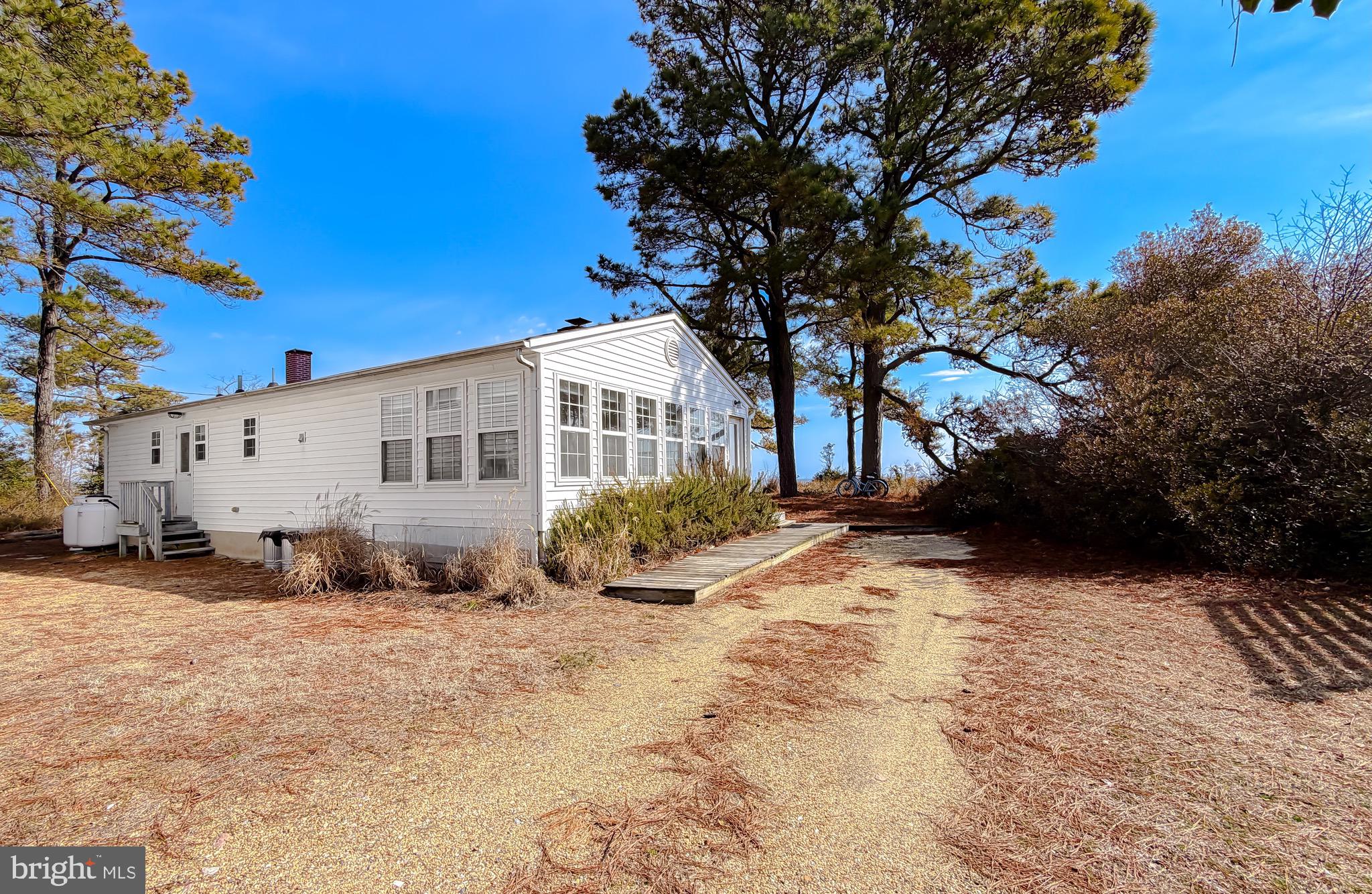 15252 LAKE DRIVE