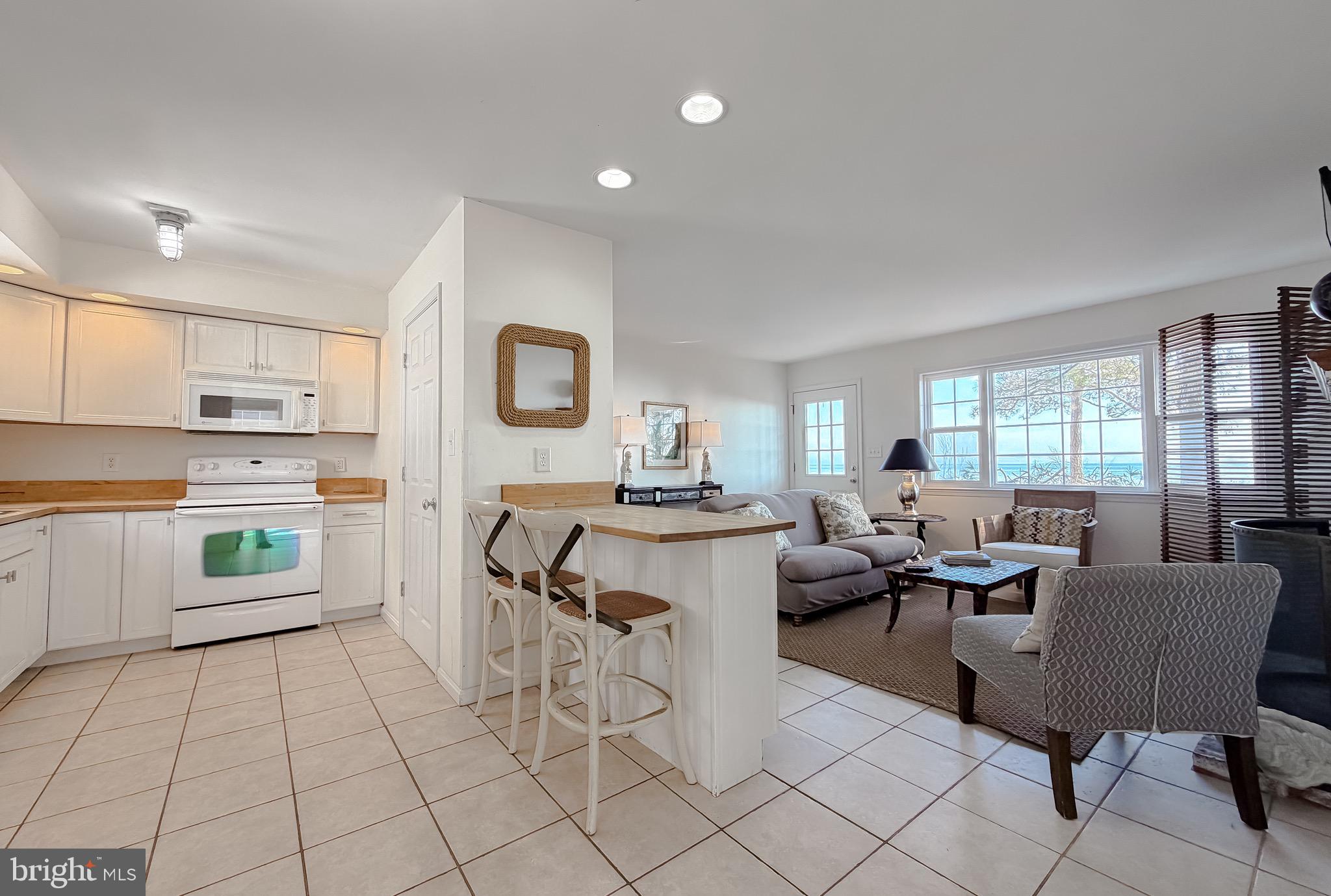 15252 LAKE DRIVE