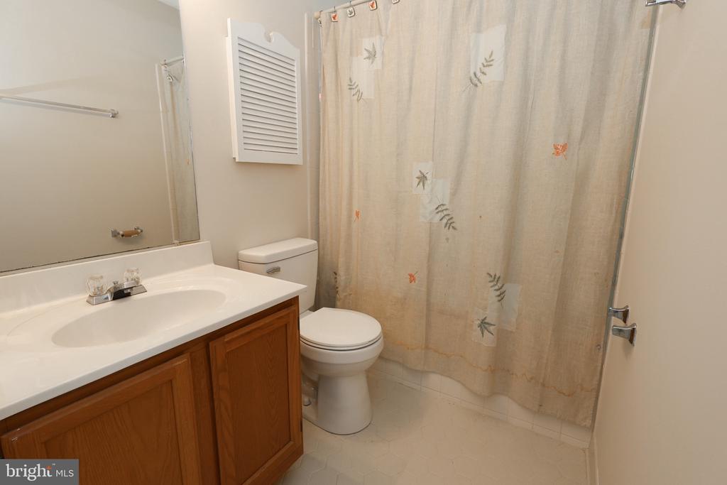 22079 SAINT JOSEPHS CIRCLE
