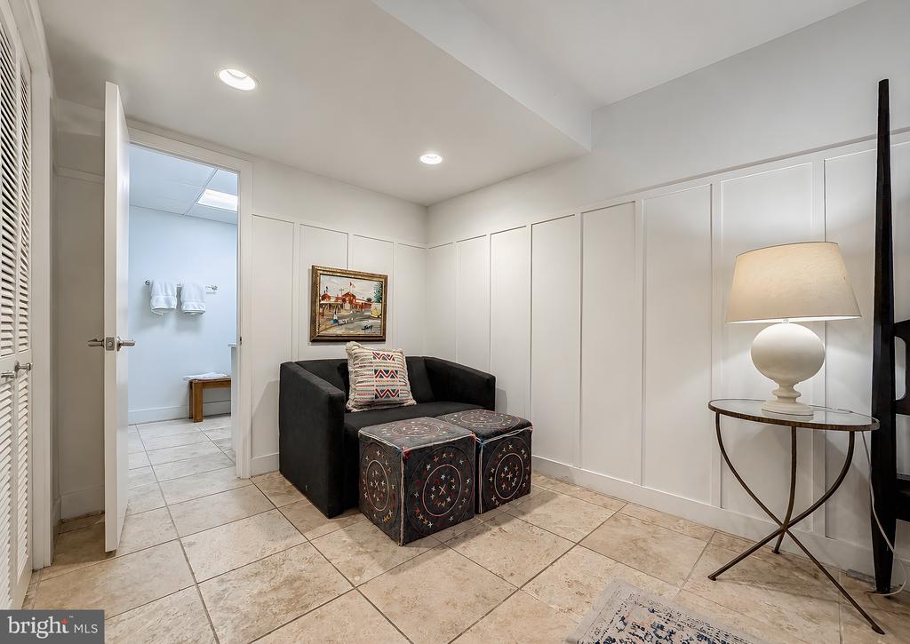 15230 LAKE DRIVE