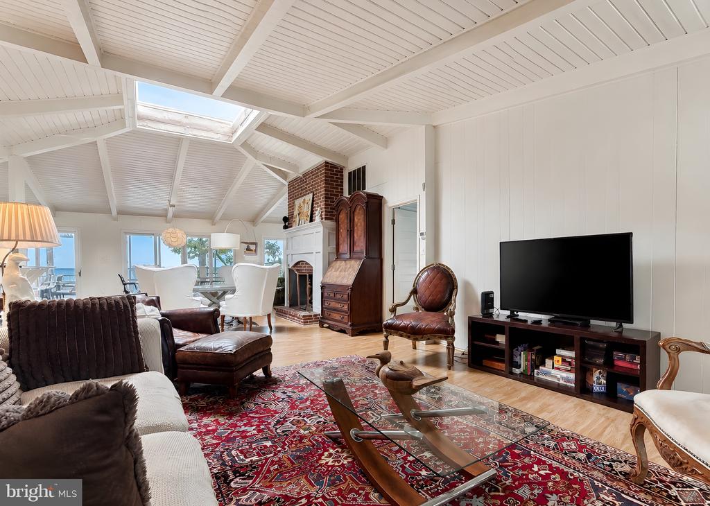15230 LAKE DRIVE