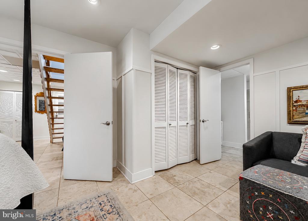15230 LAKE DRIVE