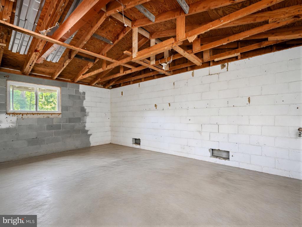 15230 LAKE DRIVE