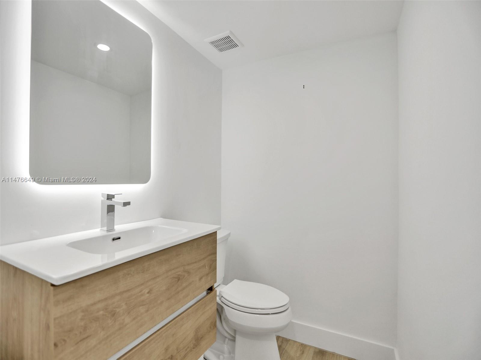 2500 NE 135th St Unit: PC-10