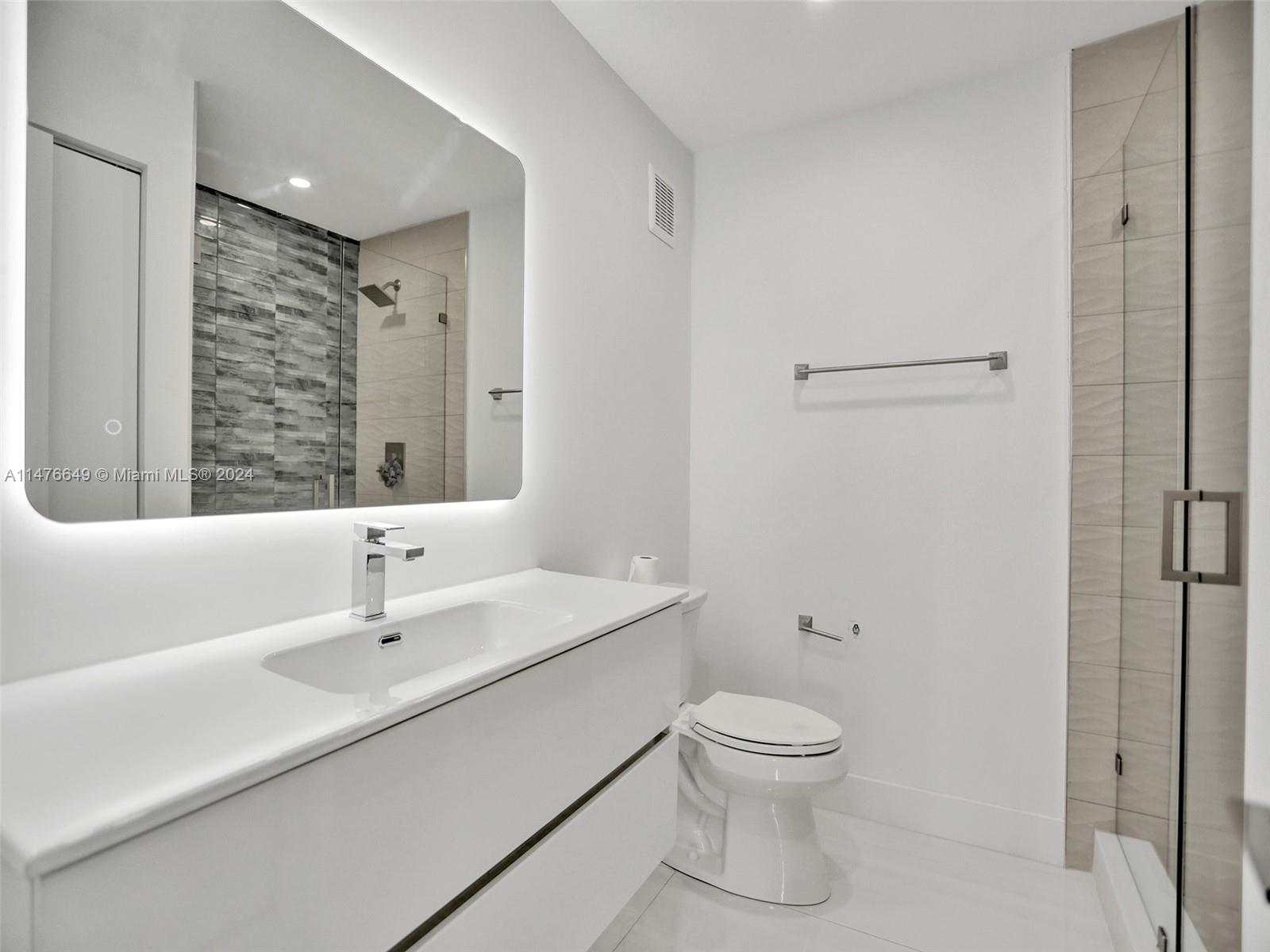 2500 NE 135th St Unit: PC-10