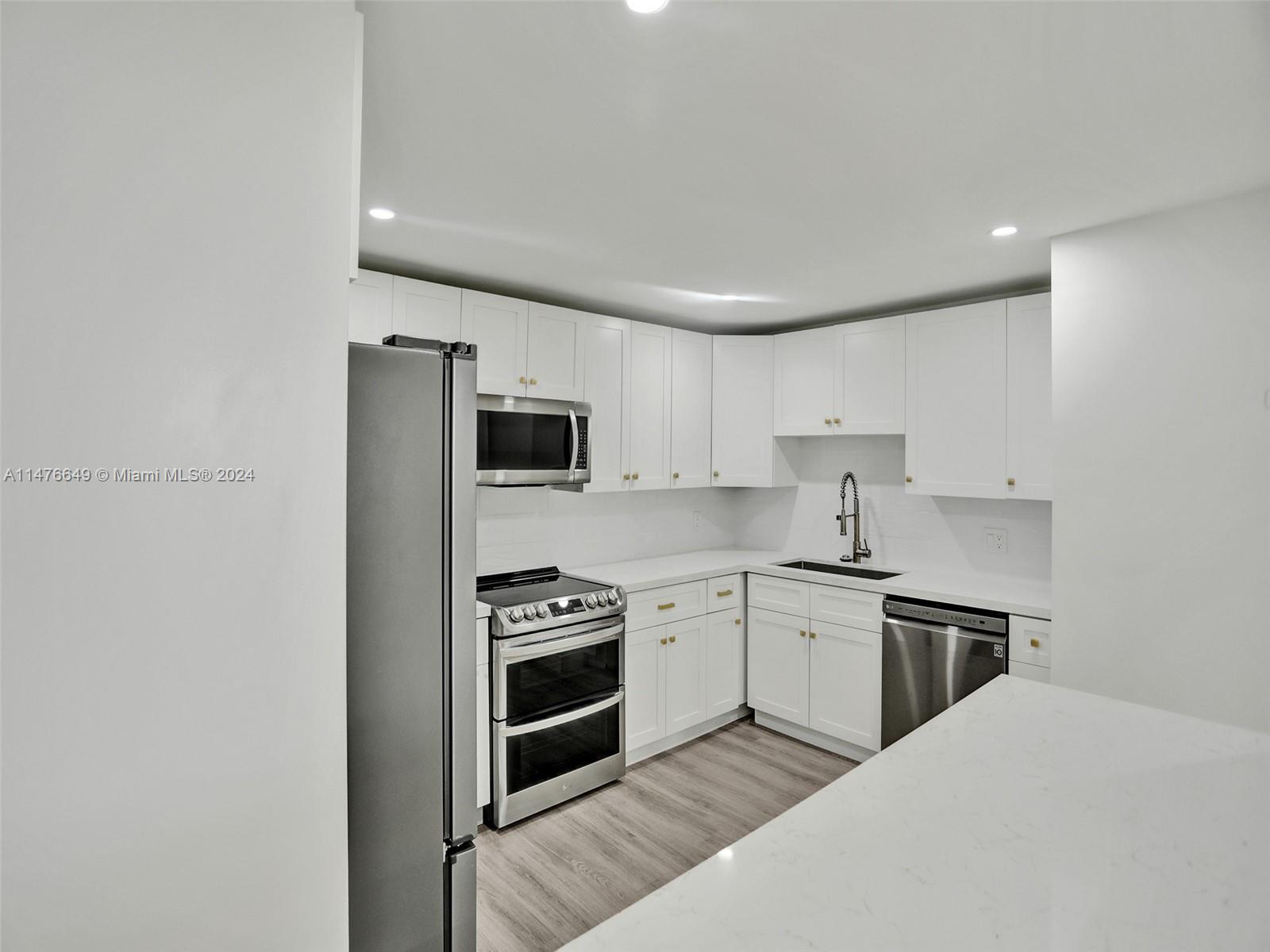 2500 NE 135th St Unit: PC-10