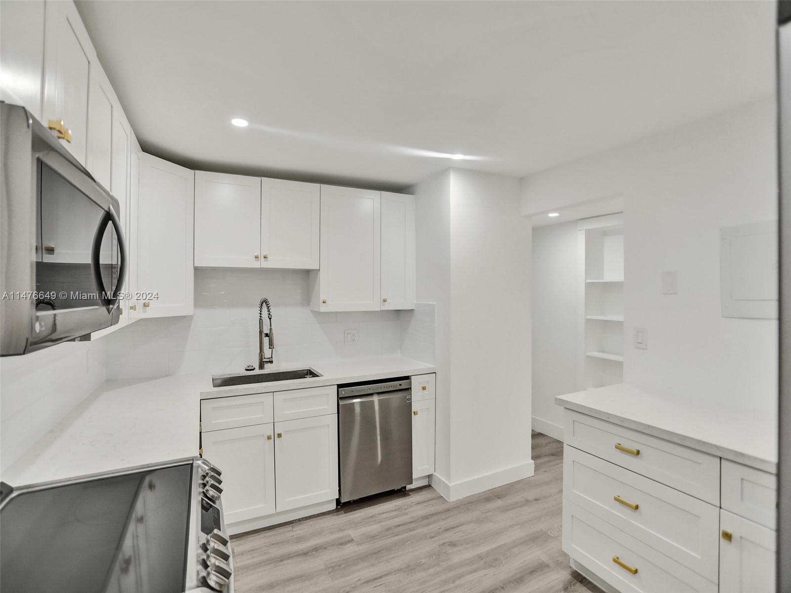 2500 NE 135th St Unit: PC-10
