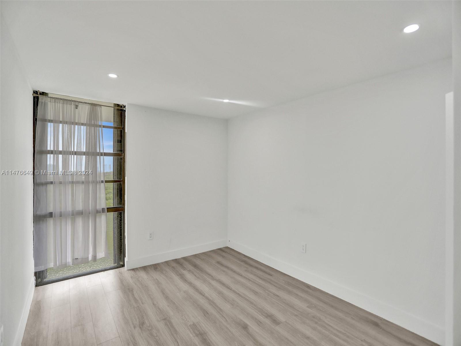 2500 NE 135th St Unit: PC-10