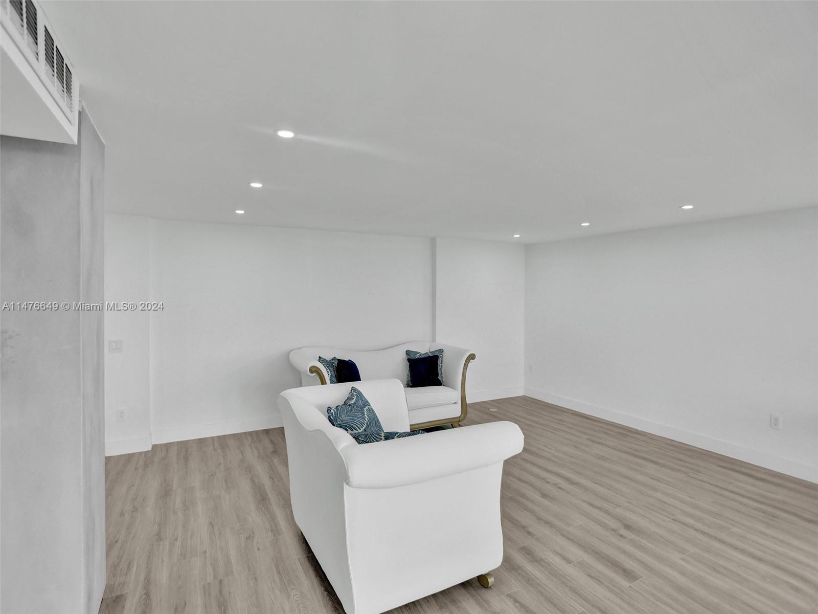 2500 NE 135th St Unit: PC-10