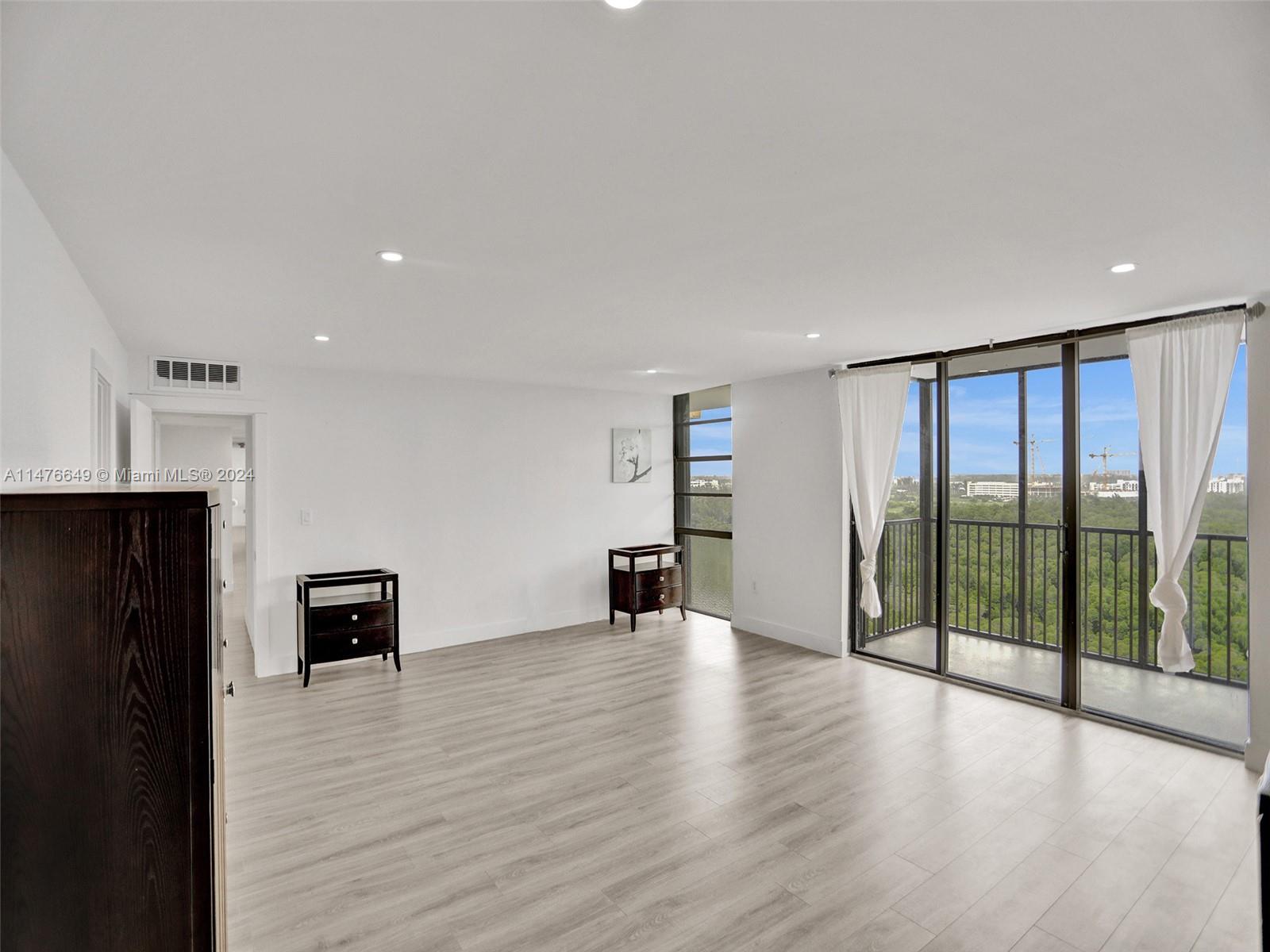 2500 NE 135th St Unit: PC-10
