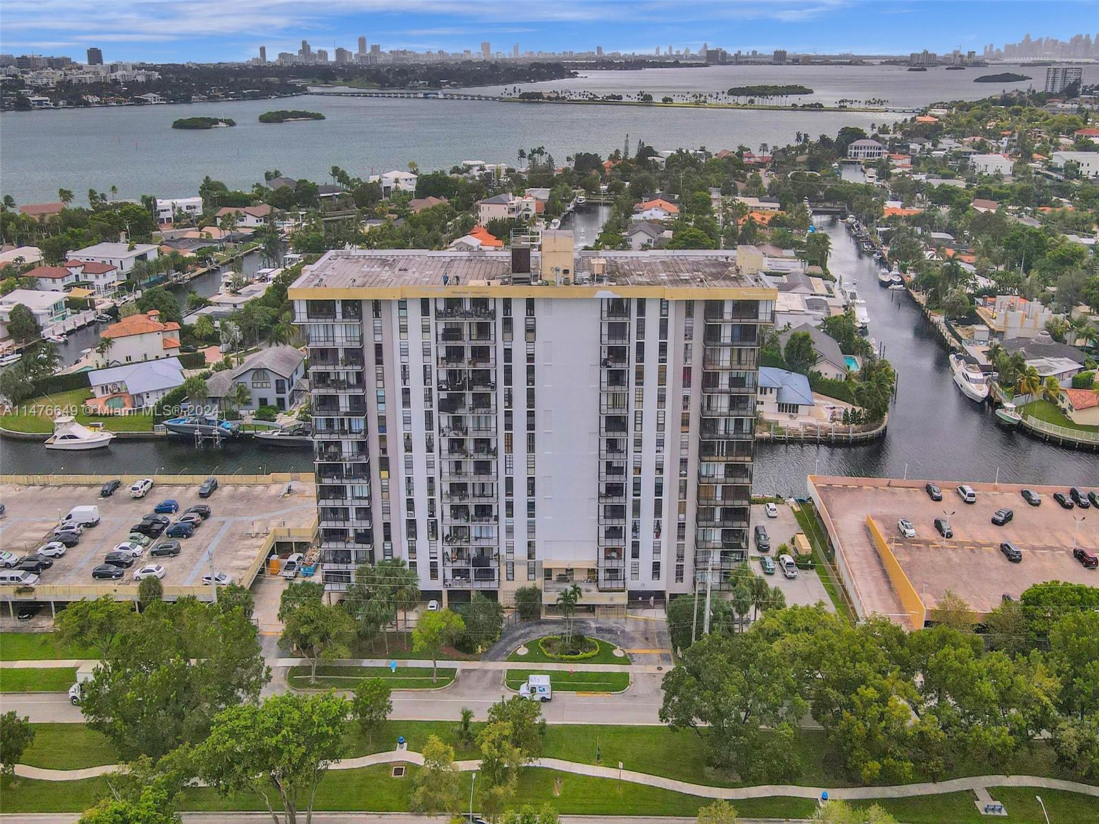 2500 NE 135th St Unit: PC-10