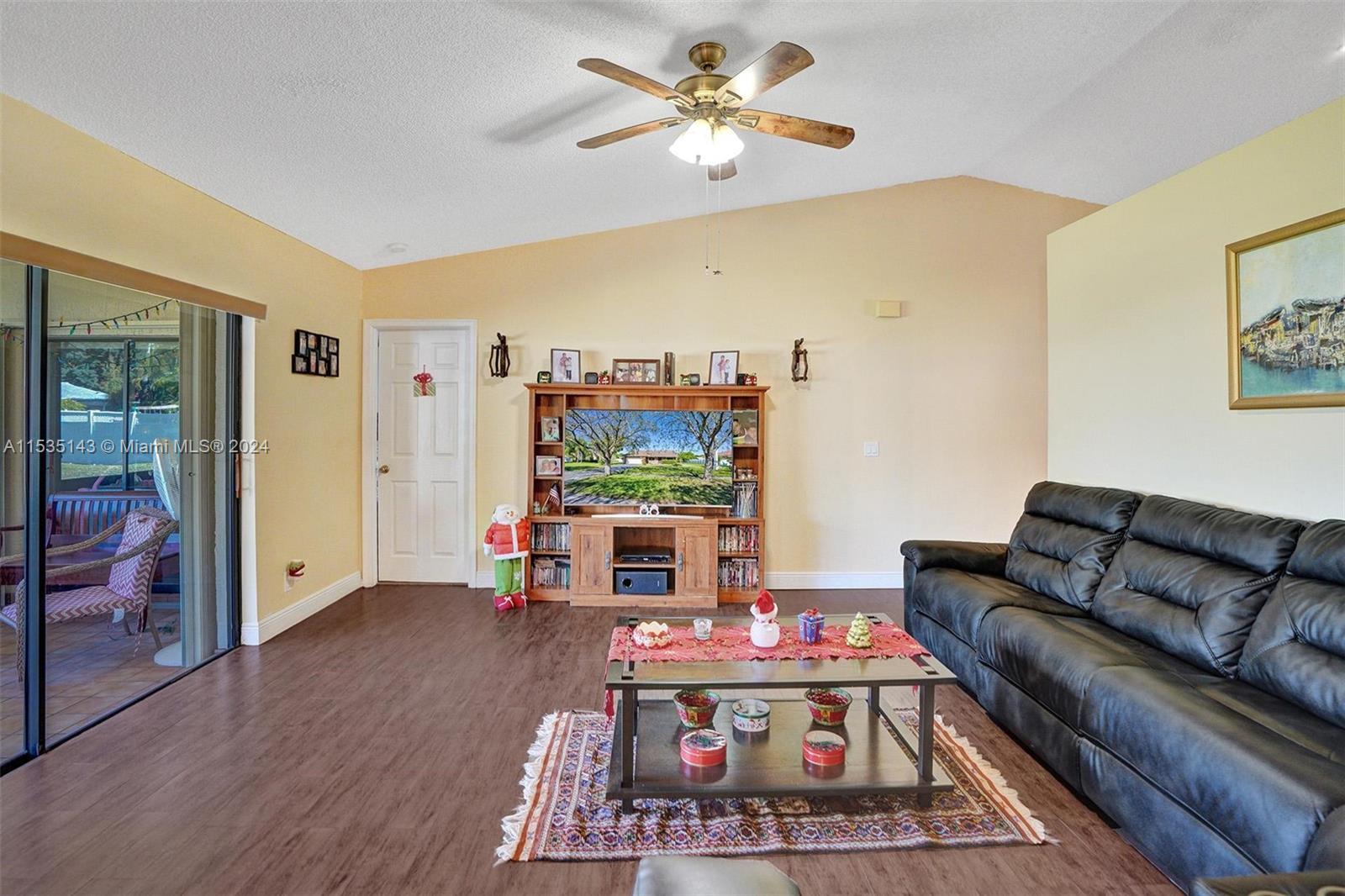 11431 NW 39th St