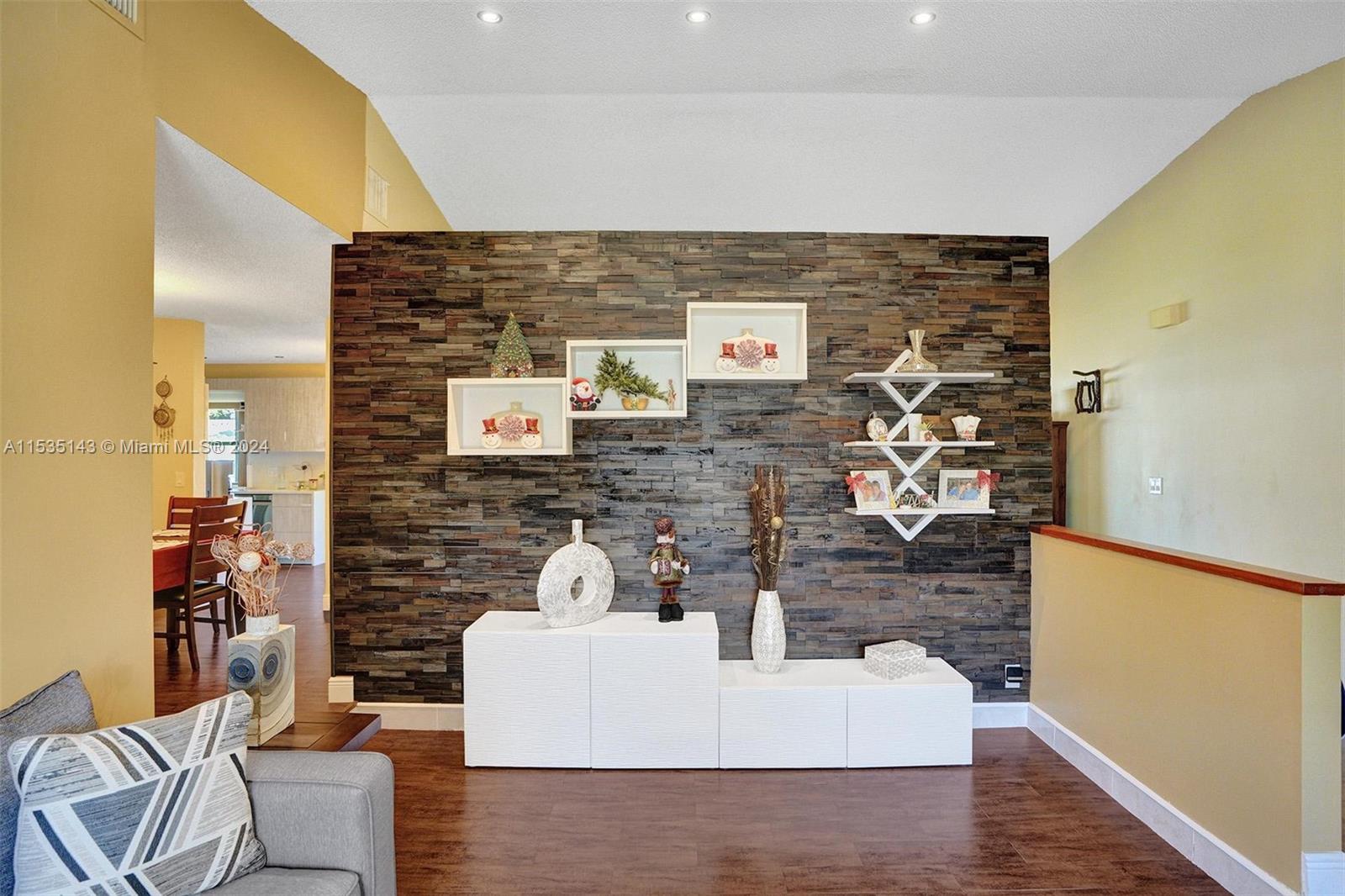 11431 NW 39th St