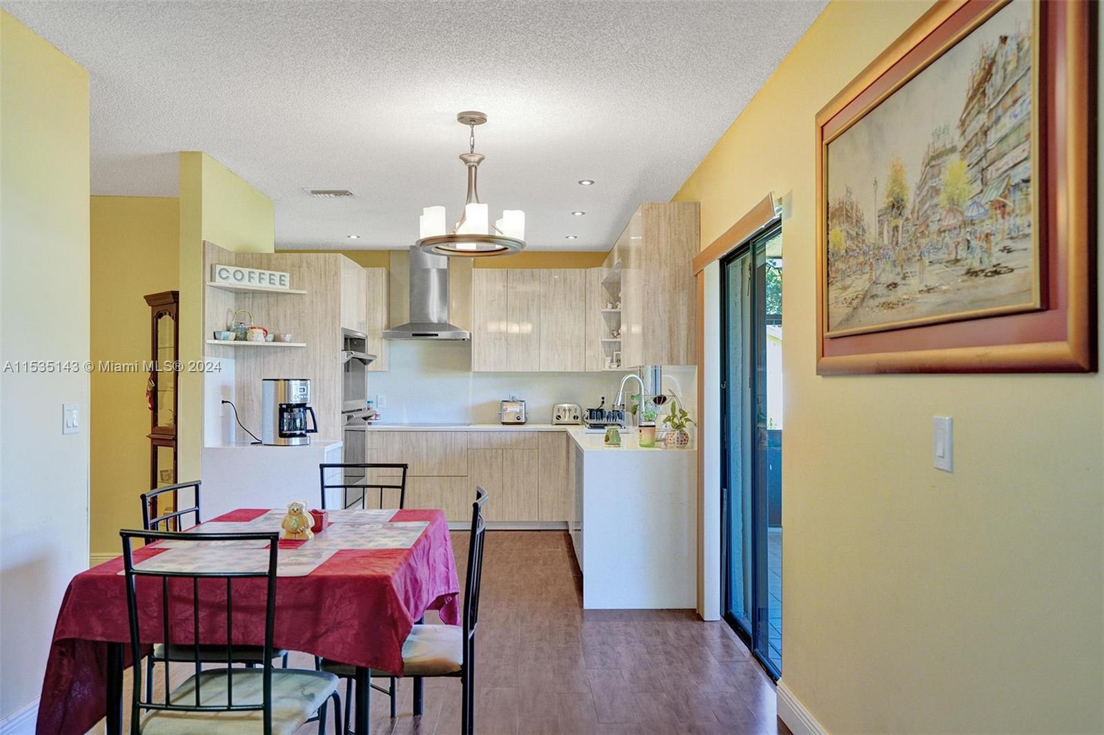 11431 NW 39th St