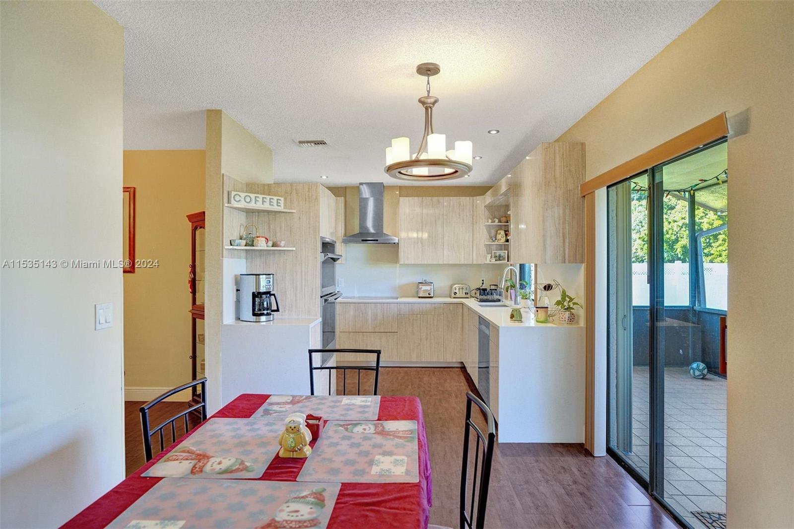 11431 NW 39th St