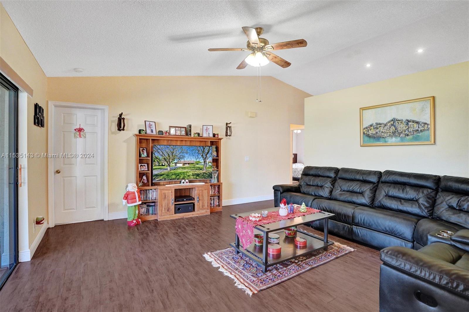 11431 NW 39th St