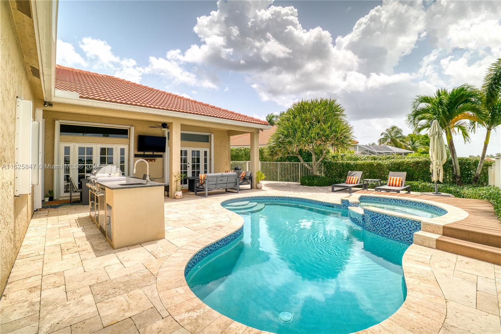1303 Windsor Ln