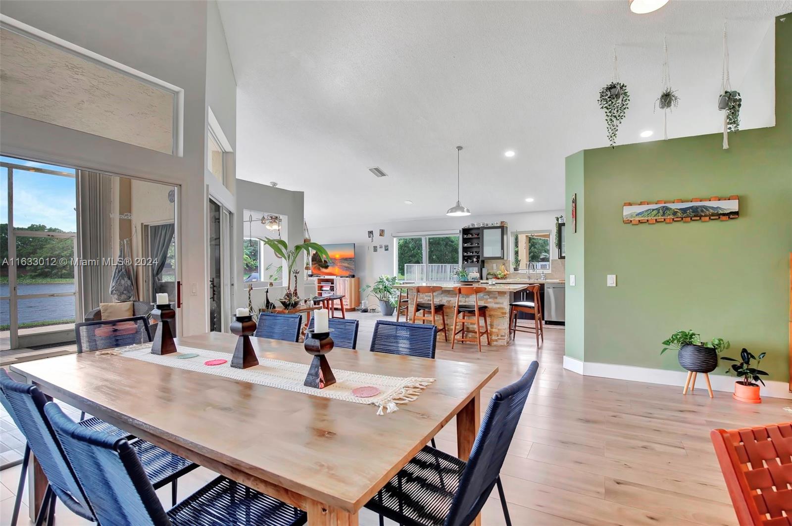 340 Cambridge Dr