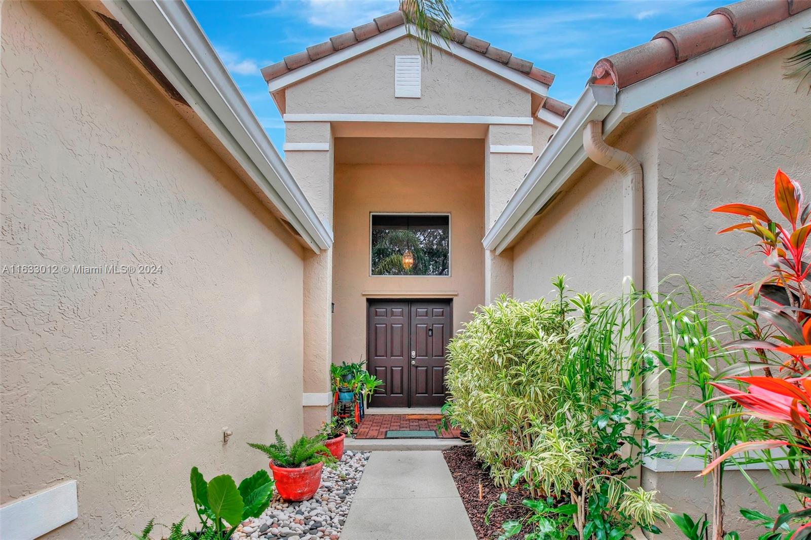 340 Cambridge Dr