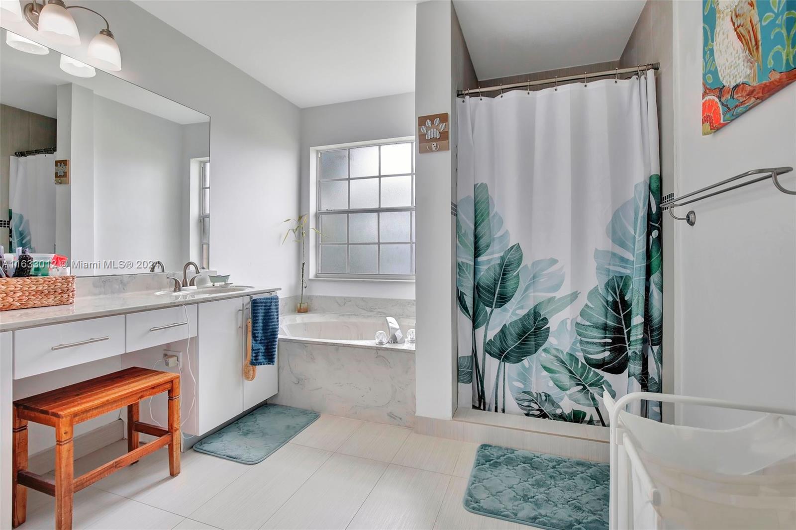 340 Cambridge Dr