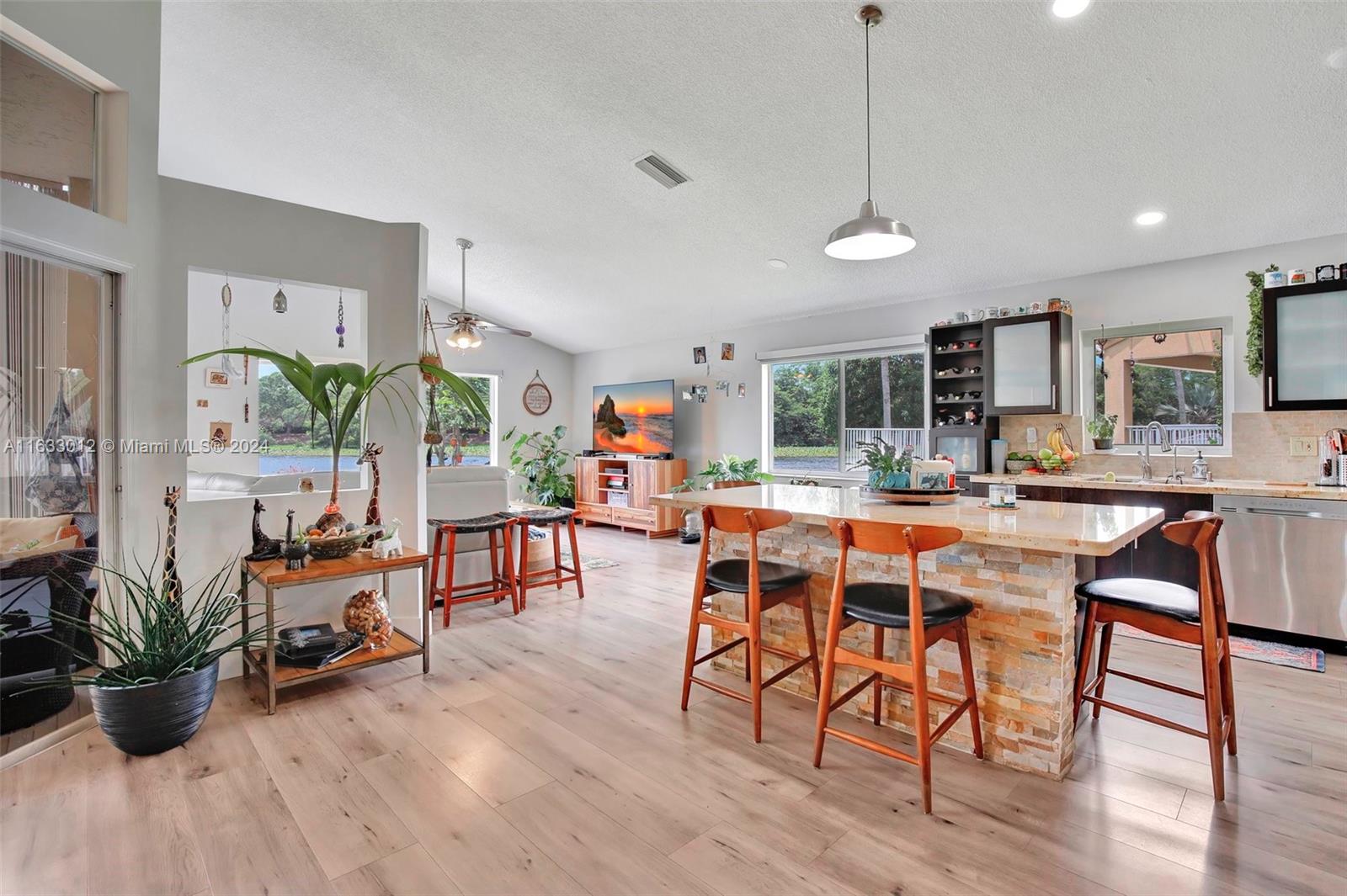 340 Cambridge Dr