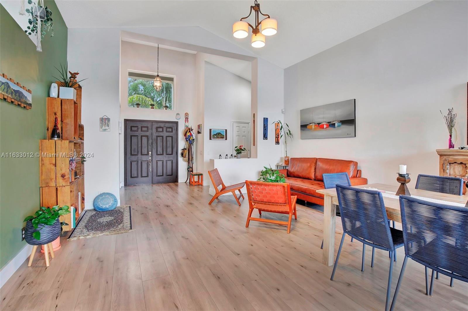 340 Cambridge Dr