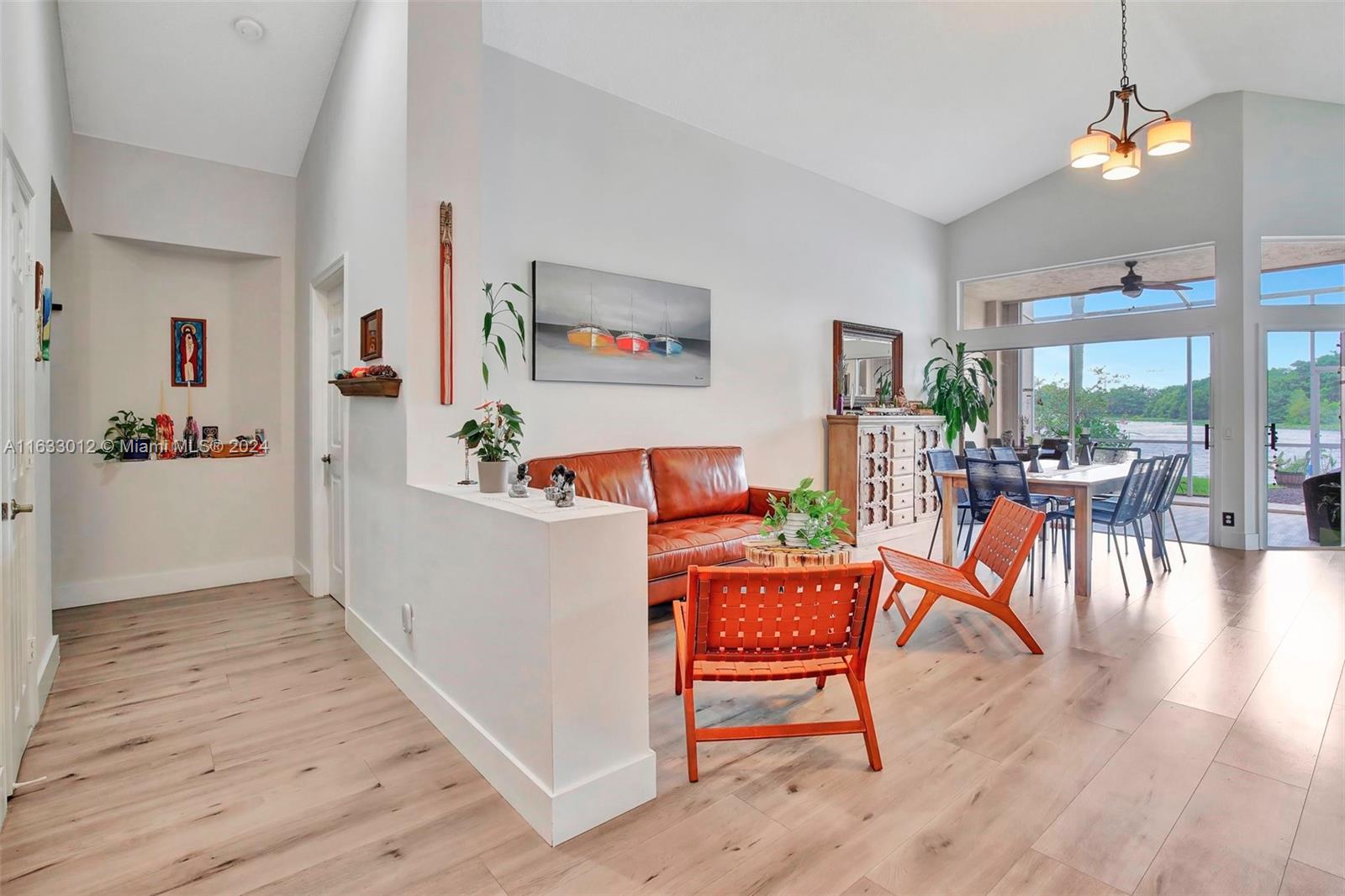 340 Cambridge Dr
