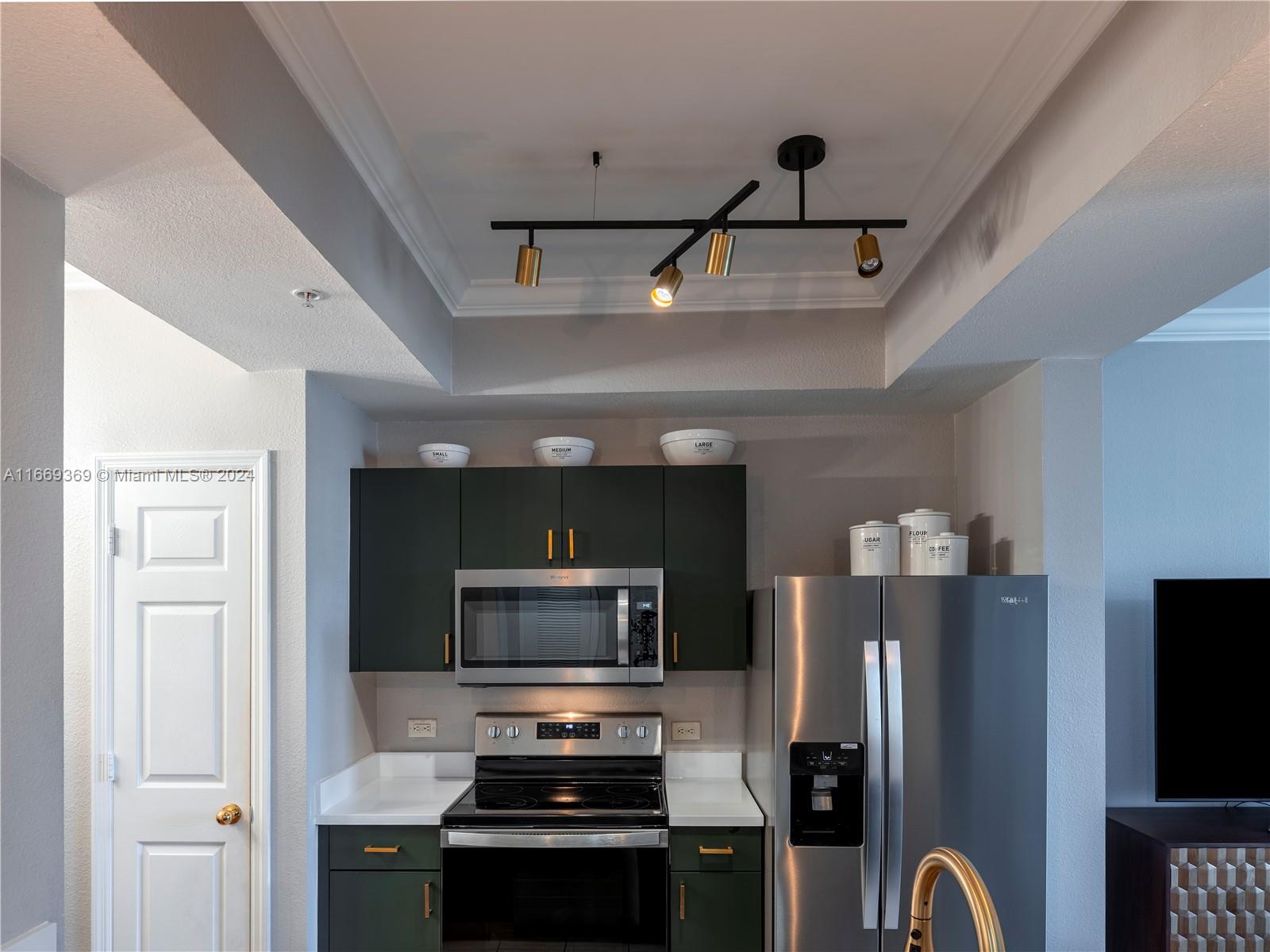 533 NE 3rd Ave # 306