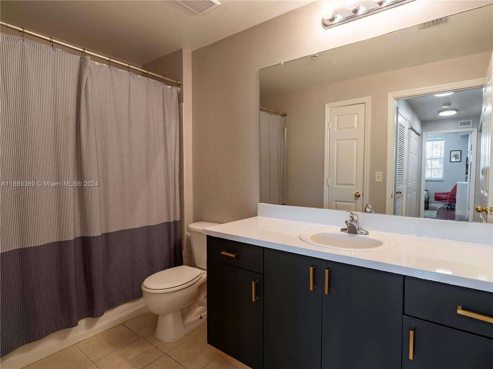 533 NE 3rd Ave # 306