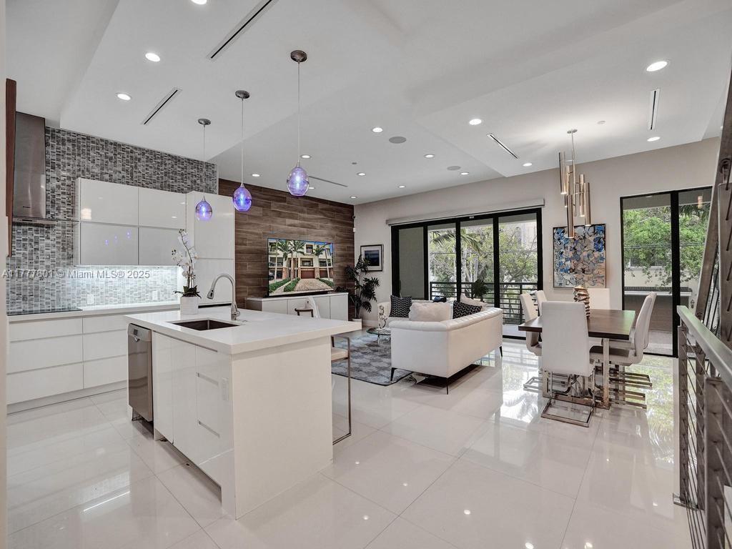 207 NE 13th Ave # 207