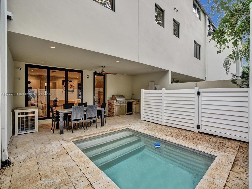 207 NE 13th Ave # 207