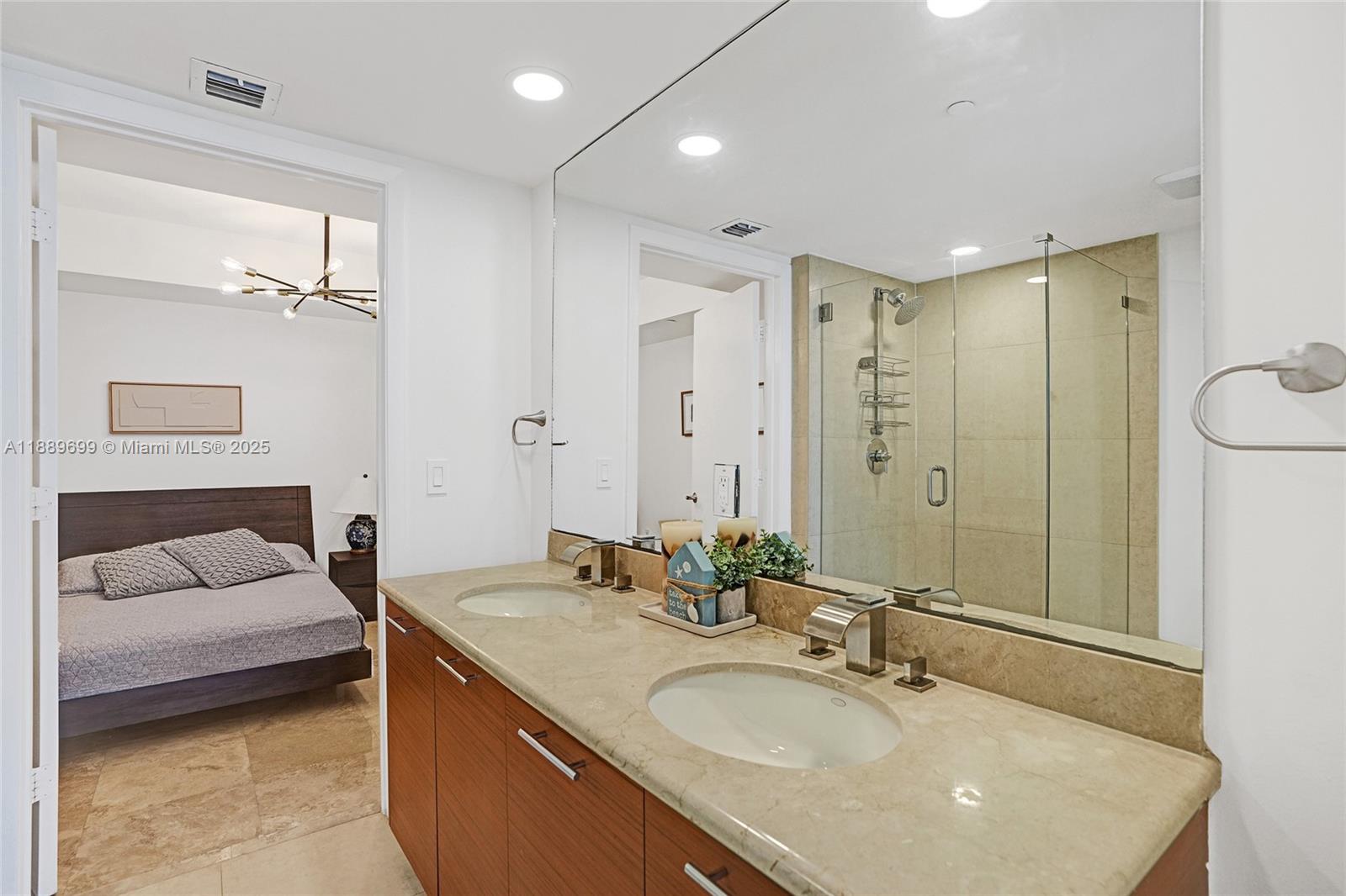 50 Biscayne Blvd # 3908