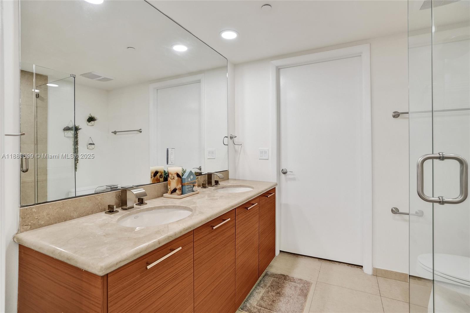 50 Biscayne Blvd # 3908