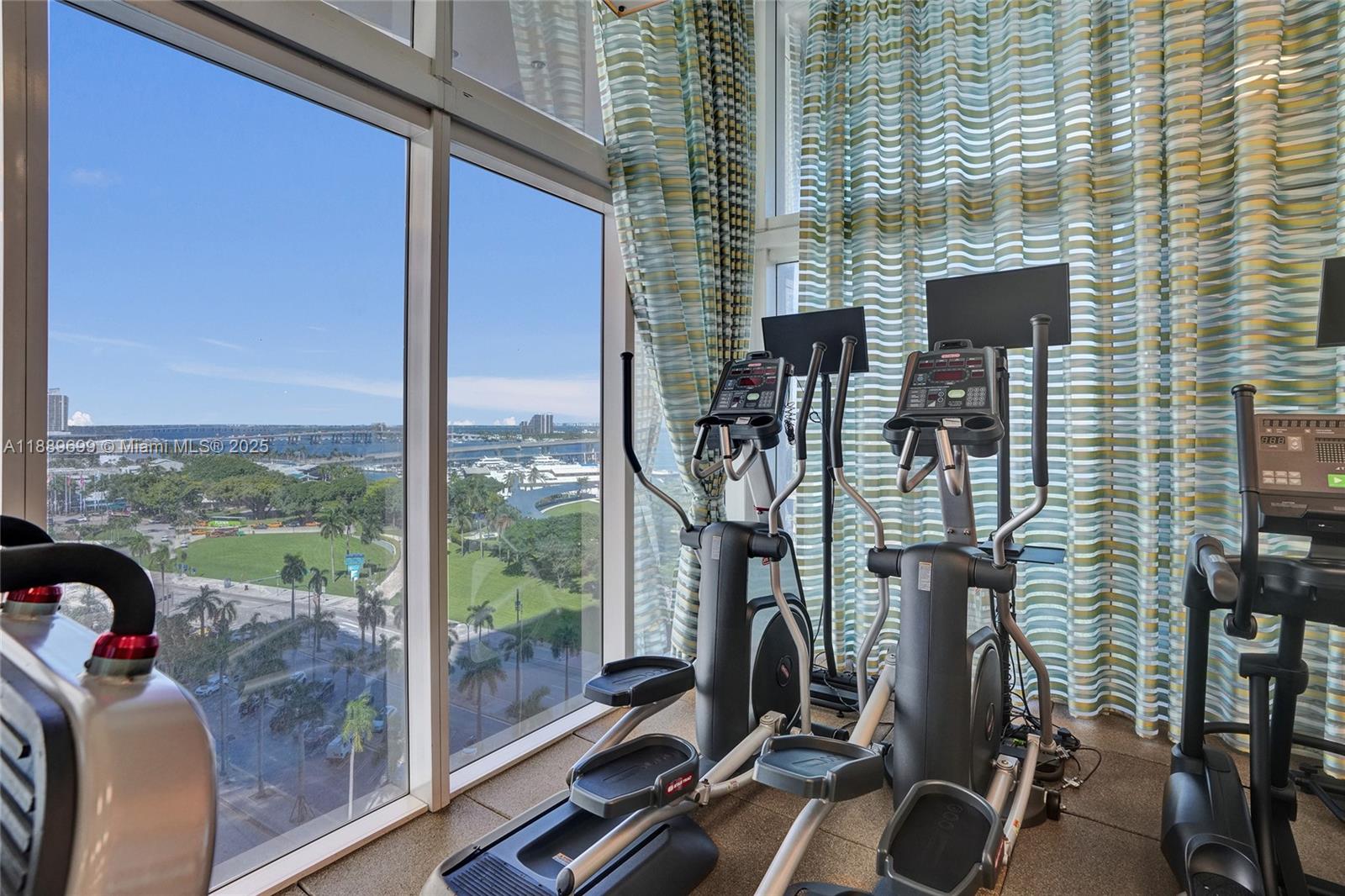 50 Biscayne Blvd # 3908