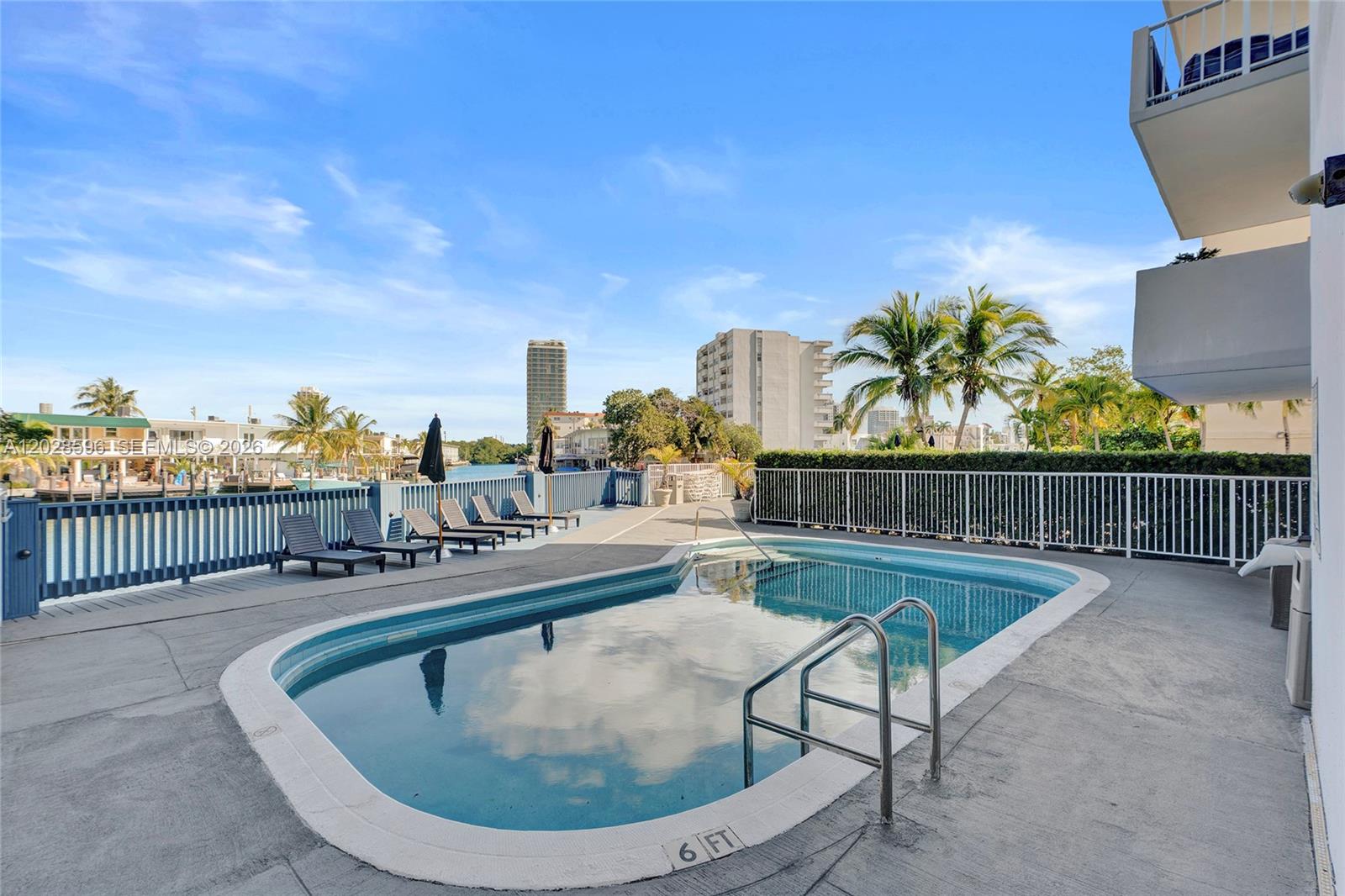 7133 Bay Dr # 305