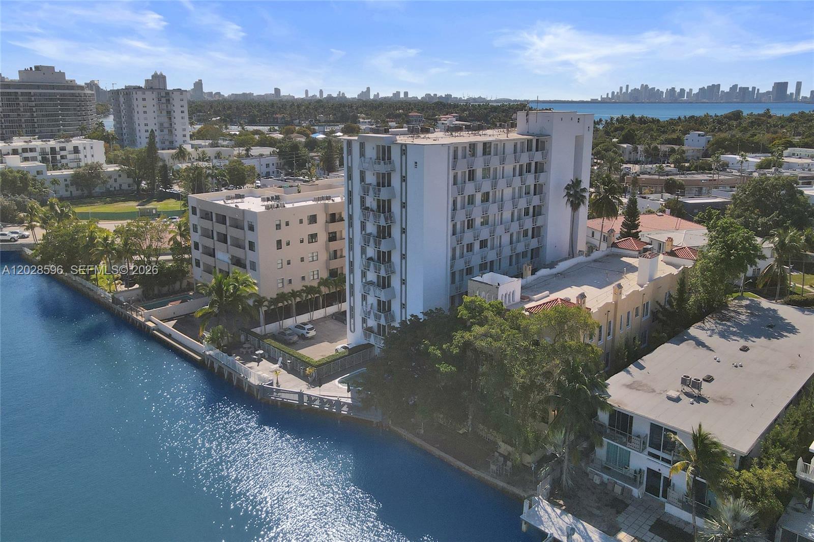7133 Bay Dr # 305