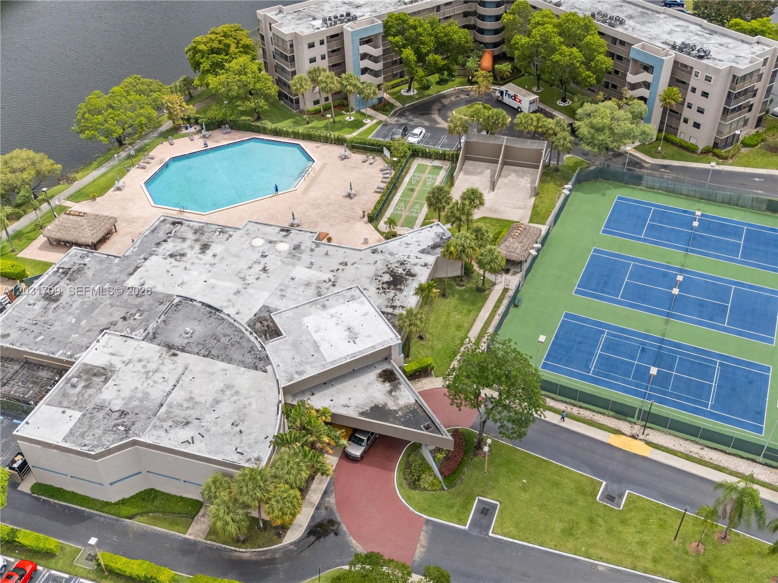 901 Colony Point Cir # 112