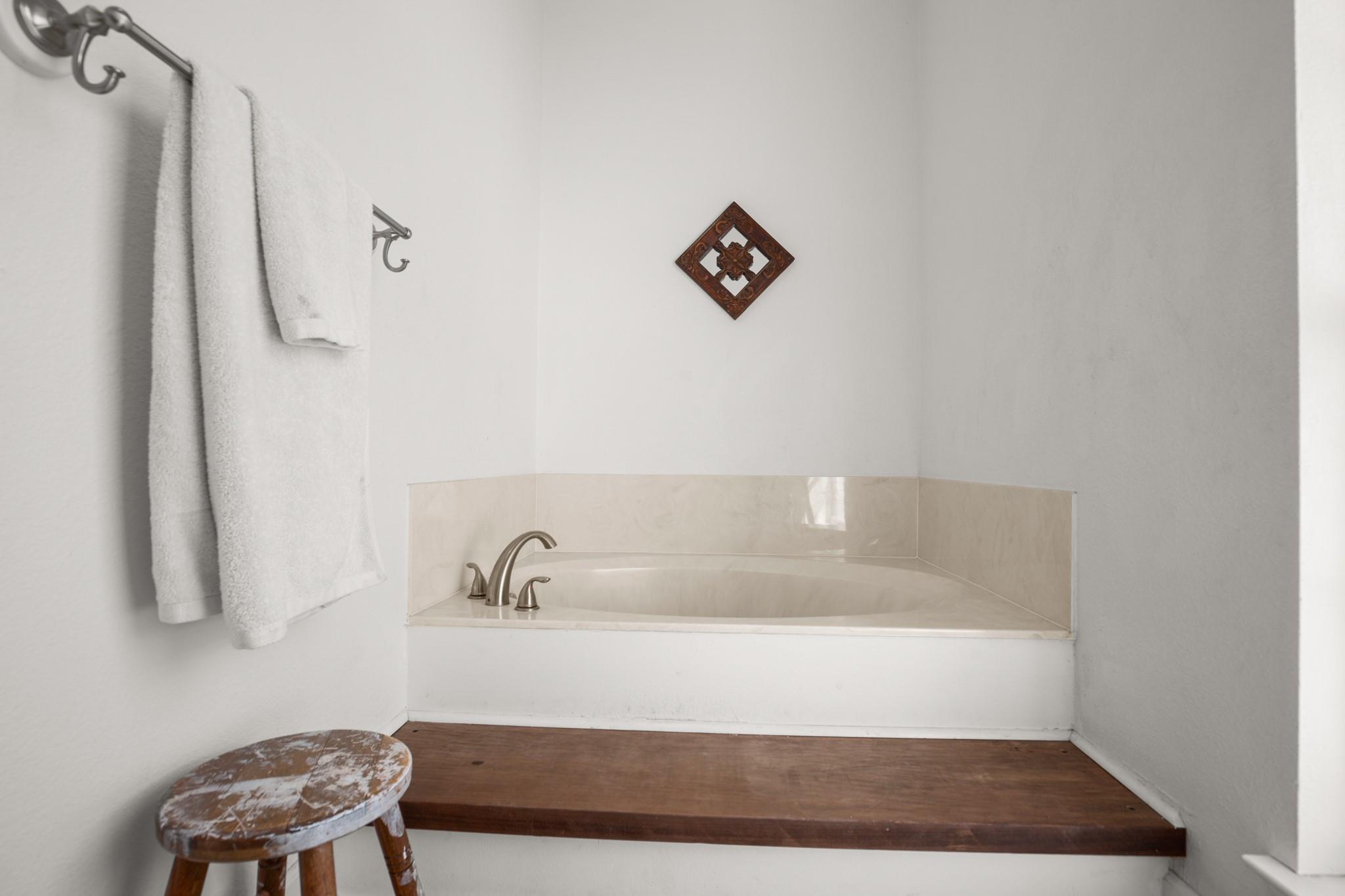 6002 Rain Creek PKWY