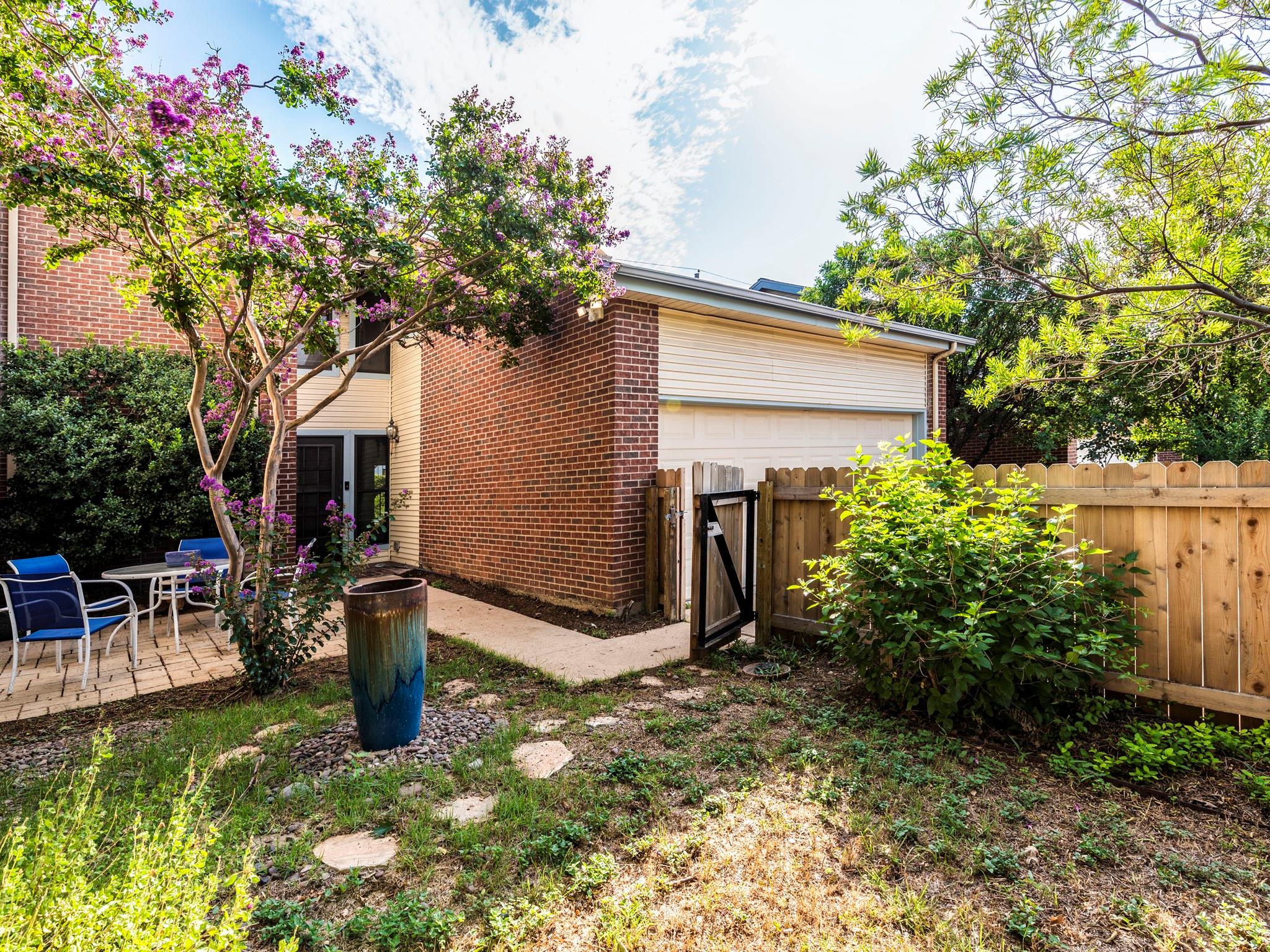 3214 Foster LN