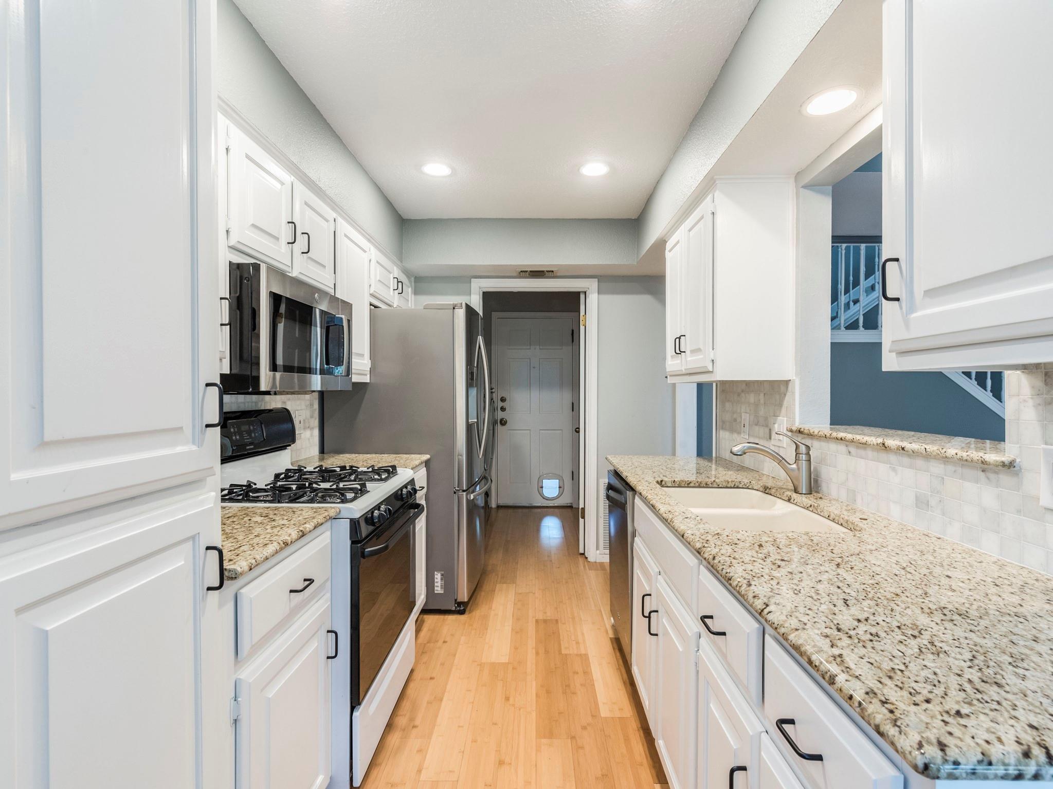 3214 Foster LN