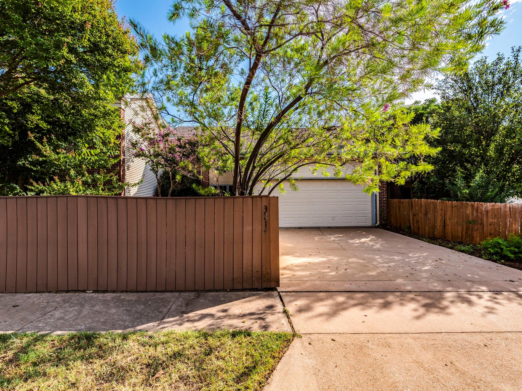 3214 Foster LN