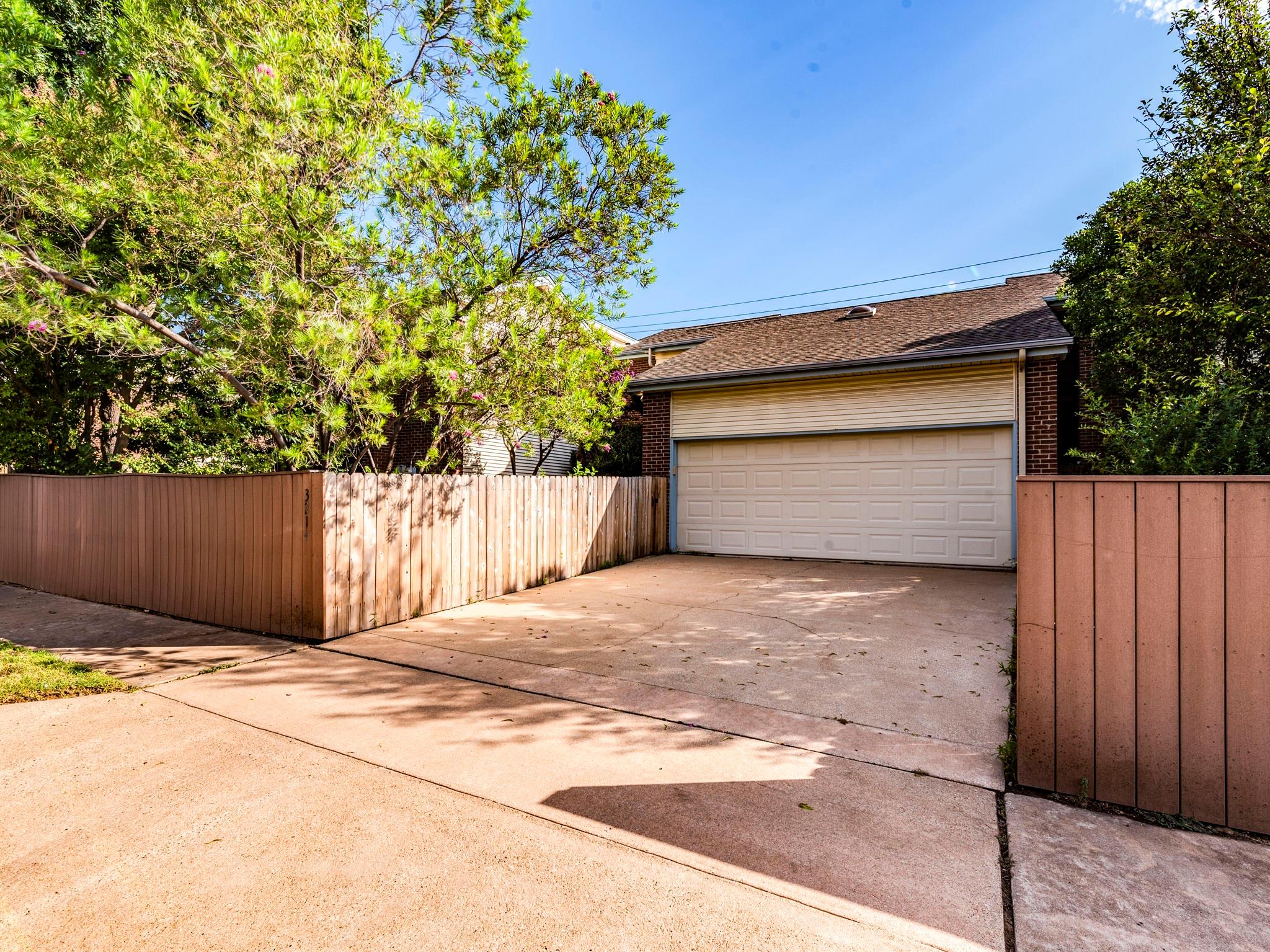 3214 Foster LN
