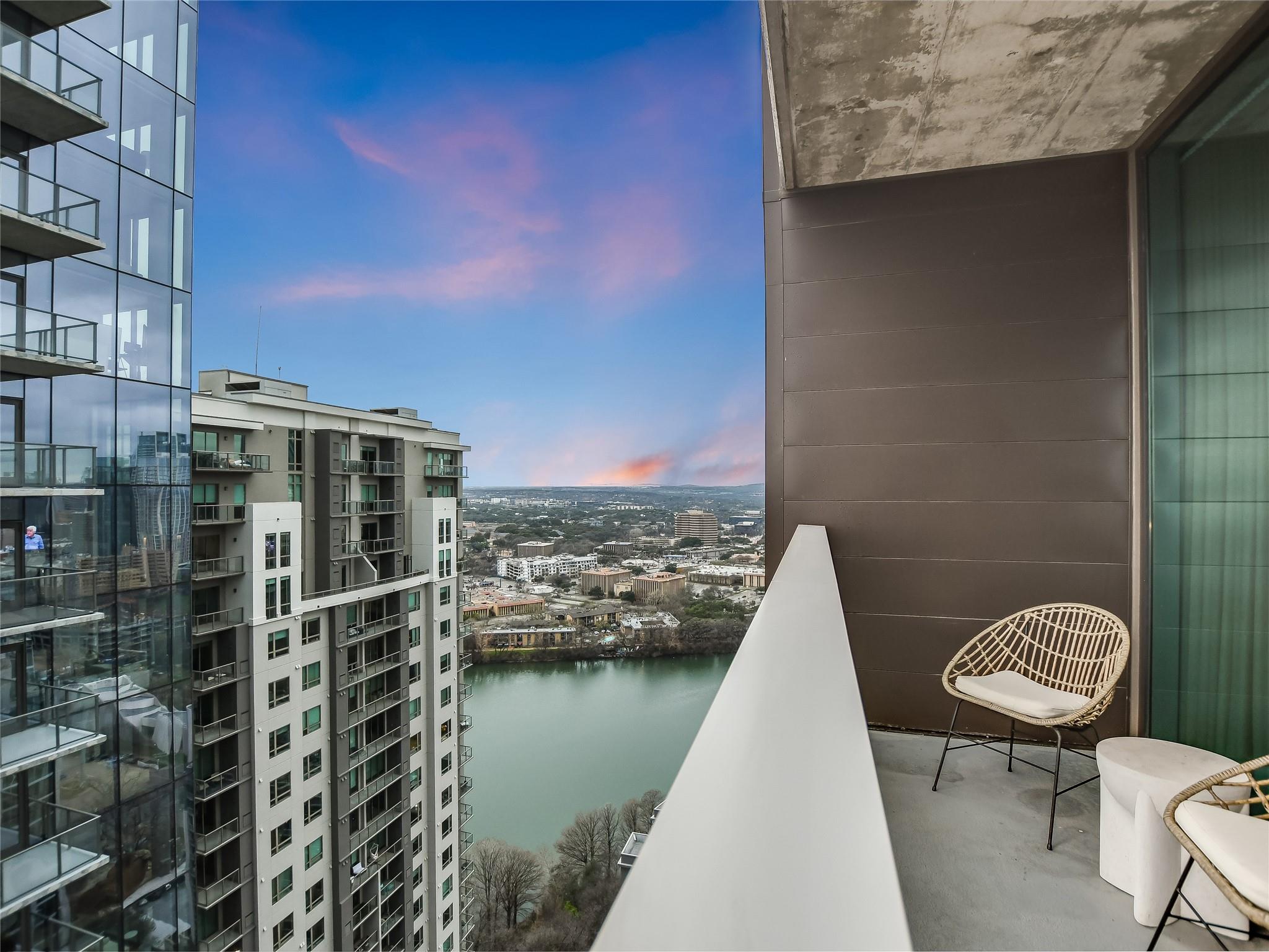 48 East Ave # 3209