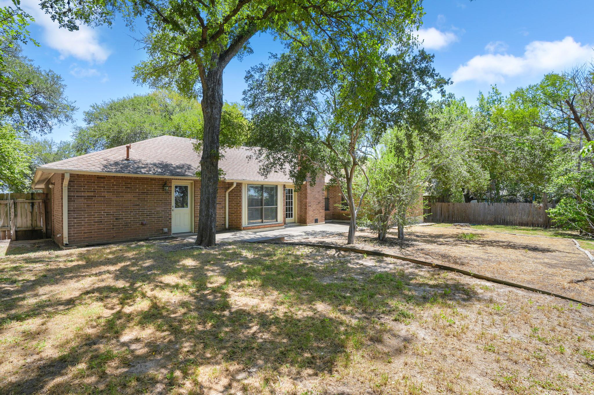 2116 Wychwood DR